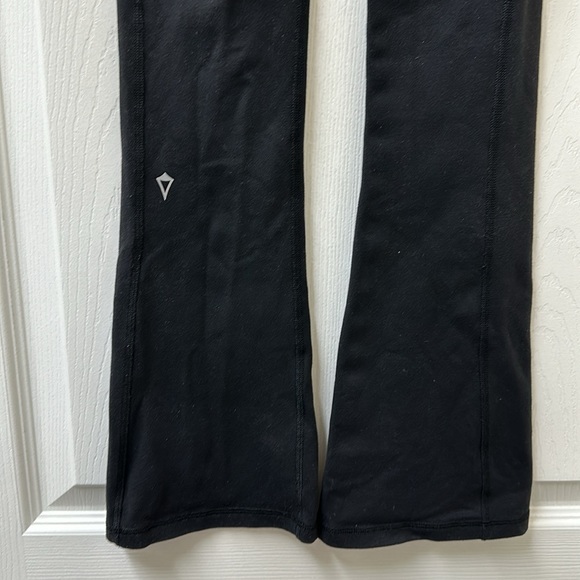 Ivivva Flare Black Leggings *Reversible - Picture 10 of 13